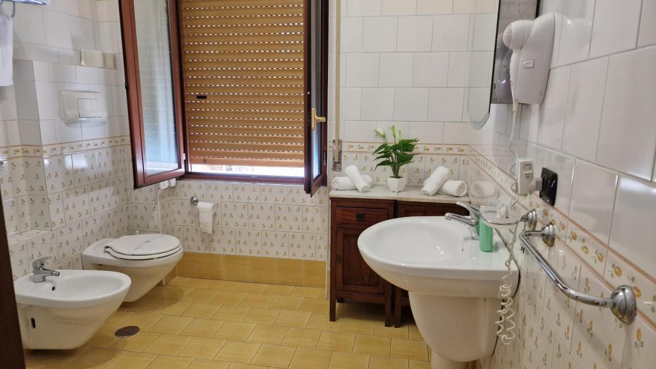 Vittoria Guest House Battipaglia Eksteriør bilde
